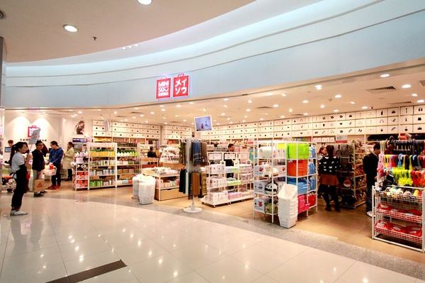 名創(chuàng)優(yōu)品：靠10元一件的爆品，年營收120億，4年連開2600家店，全憑這三個秘訣！