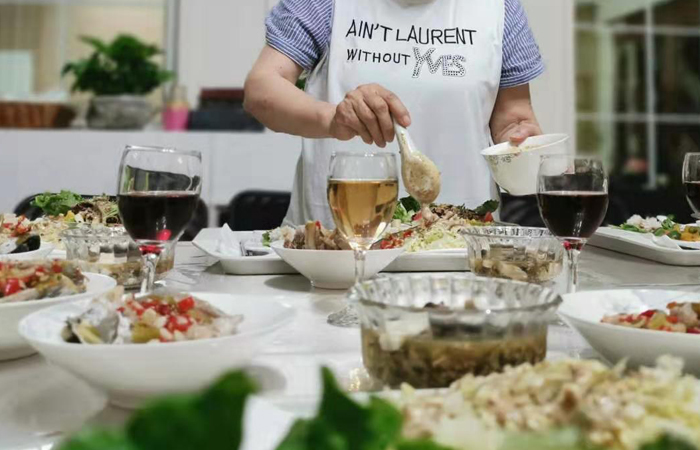 上海餐飲品牌全案策劃的主要策略是什么？